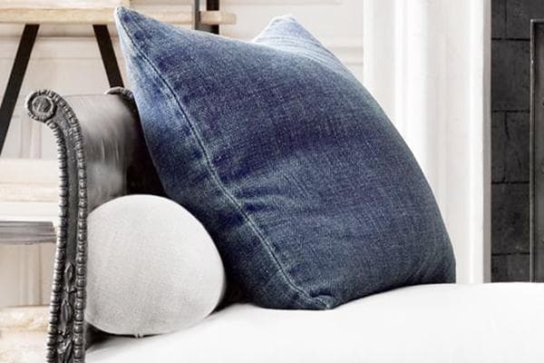 Coussin décoratif fabriqué à partir de vieux jeans