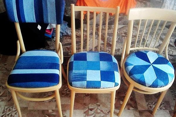 Rembourrage de chaise fabriqué à partir de vieux jeans