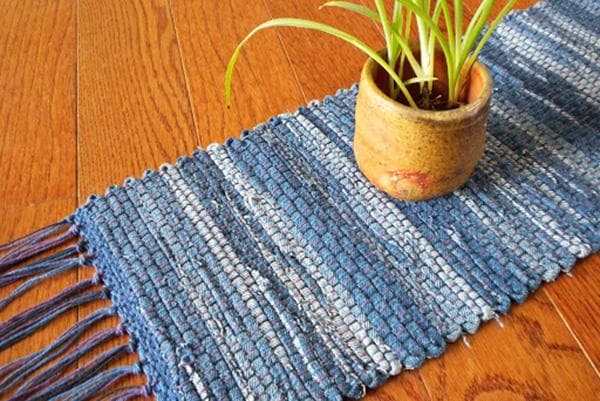 Tapis fabriqué à partir de vieux jeans