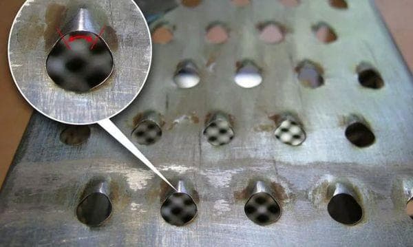 Aiguisez la râpe de l'intérieur