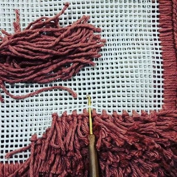 Fabriquer un tapis à partir de maille et de fil