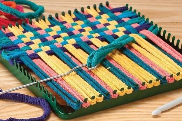 Tisser un tapis sur une machine