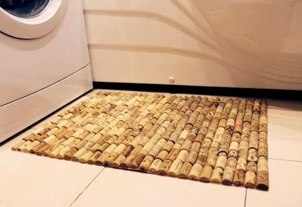 Tapis en liège dans la salle de bain