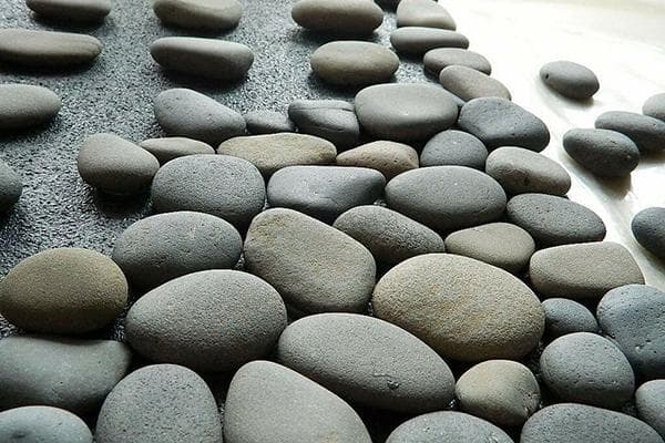 Tapis de galets avec support