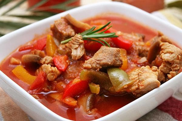 Ragoût de porc aux légumes et ananas