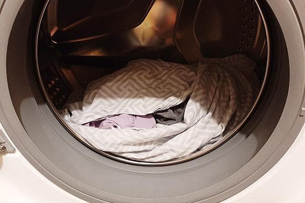 Le linge est resté coincé dans la housse de couette lors du lavage
