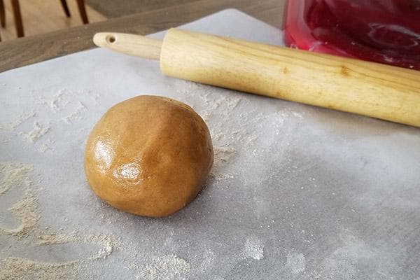 Boule de pâte à pain d'épices