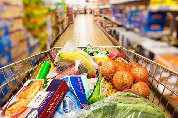 Acheter des produits dans un hypermarché