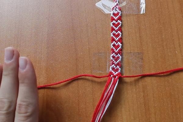 Tisser des boules à partir de fils