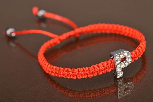 Bracelet simple en fil rouge