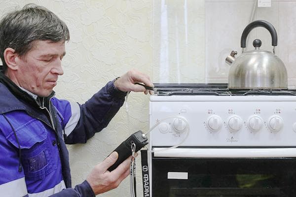 Vérification de la cuisinière à gaz