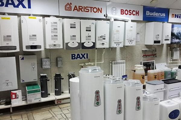Assortiment de chaudières à gaz en magasin