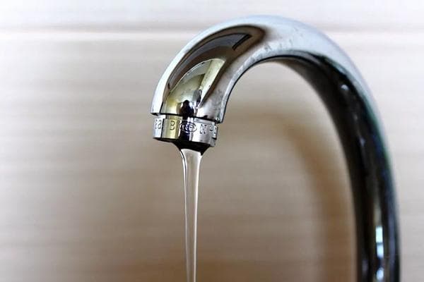 Faible pression de l'eau du robinet