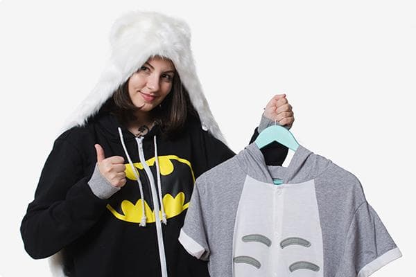 La fille a lavé sa combinaison