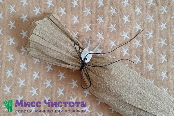 Bouteille enveloppée dans du papier cadeau