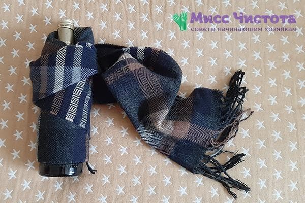 Envelopper une bouteille dans un foulard