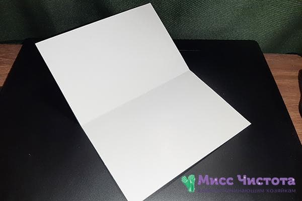 Feuille de papier de construction pliée