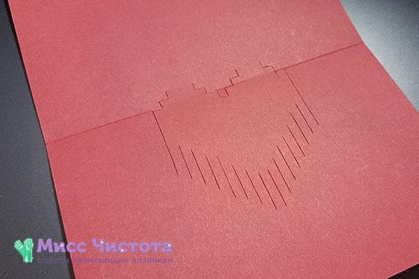 Découpes sur la carte pour un coeur volumineux