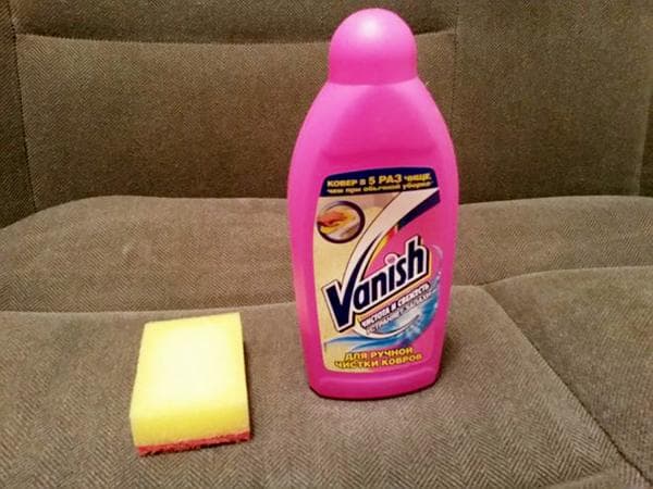 Disparaître pour nettoyer le canapé