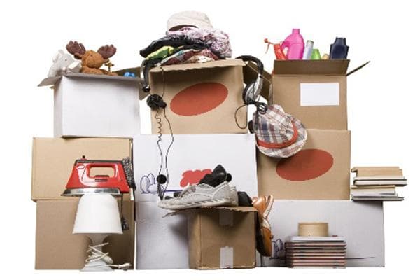 Des choses inutiles dans des cartons