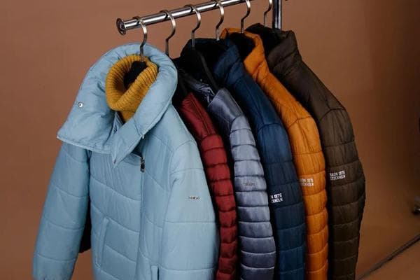 Doudounes sur cintre