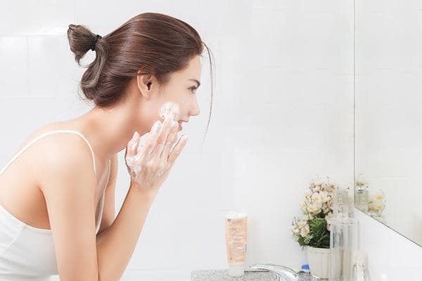 Lavage avec de la mousse