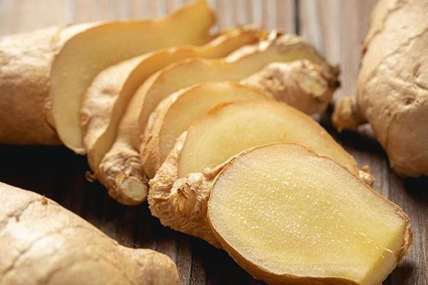 Racine de gingembre frais