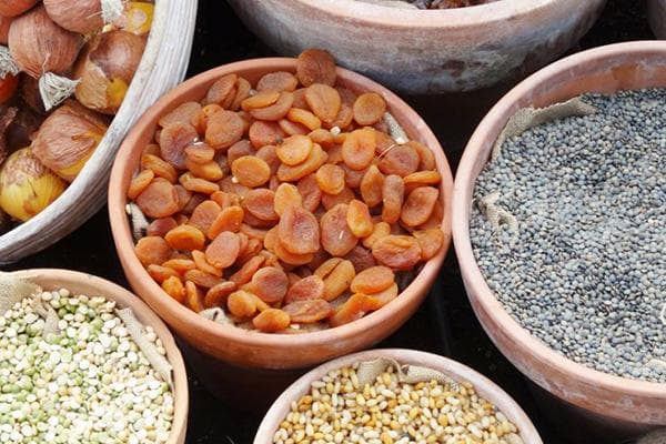 Abricots secs au marché