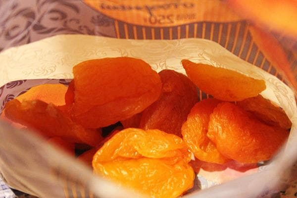 Abricots secs dans un sachet