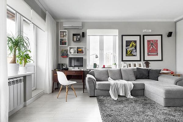 Intérieur d'un studio dans les tons gris