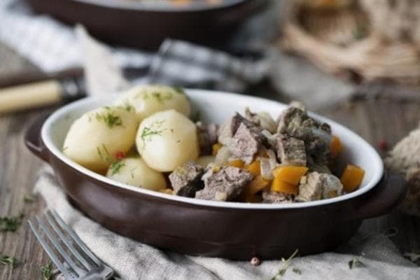 Rôti aux pommes de terre