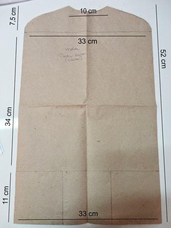 Modèle pour accrocher un organisateur sur des cintres