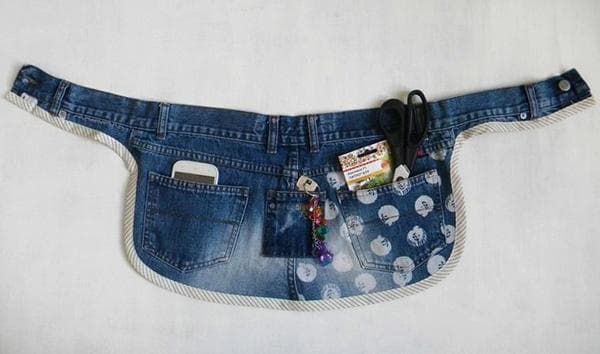 Tablier organisateur fabriqué à partir de vieux jeans