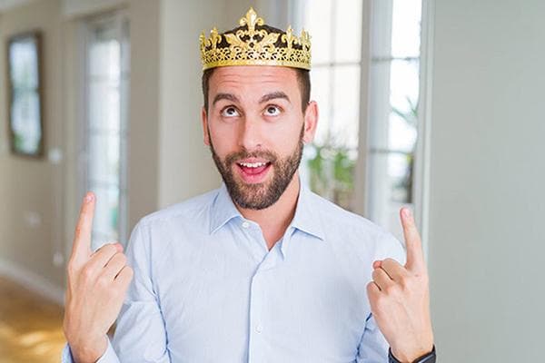 Un homme se surestime