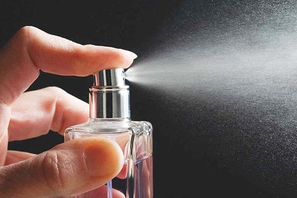 Pulvérisation de parfum