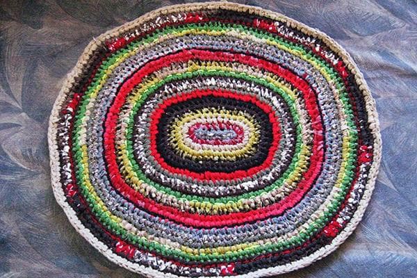 Tapis fabriqué à partir de restes de fils