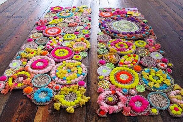 Tapis fabriqué à partir de chutes de fils selon une technique combinée