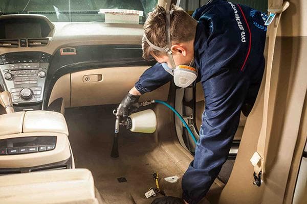 Nettoyage à sec intérieur de voiture