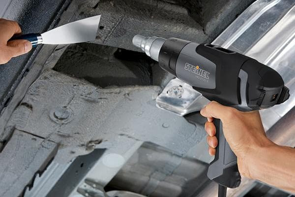 Enlever la peinture du métal avec un sèche-cheveux