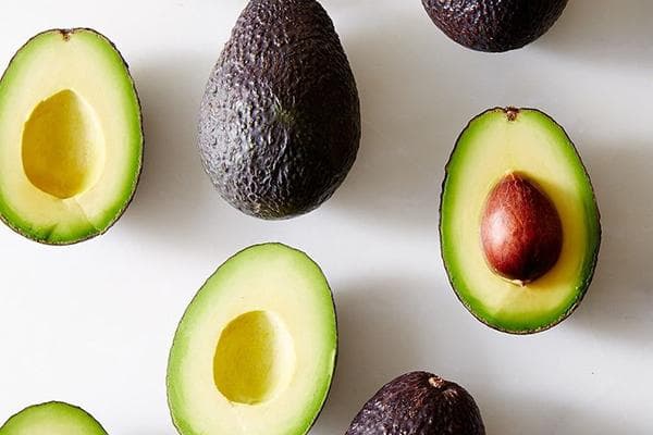 Fruits d'avocat tranchés