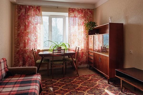 Chambre avec meubles anciens