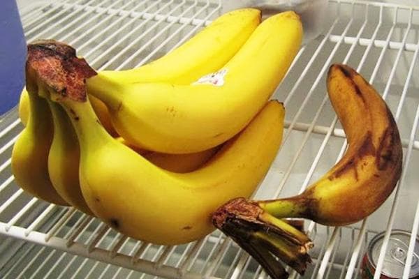 Bananes au réfrigérateur