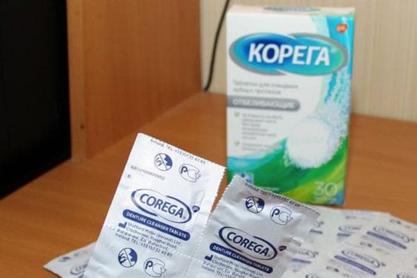 Comprimés pour la désinfection des prothèses dentaires