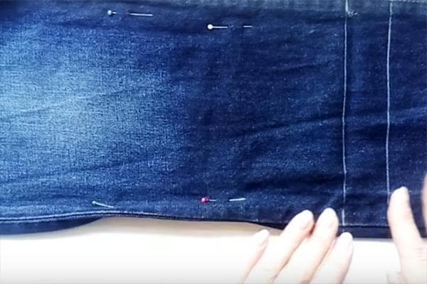 Faufilage pour jeans fuselés