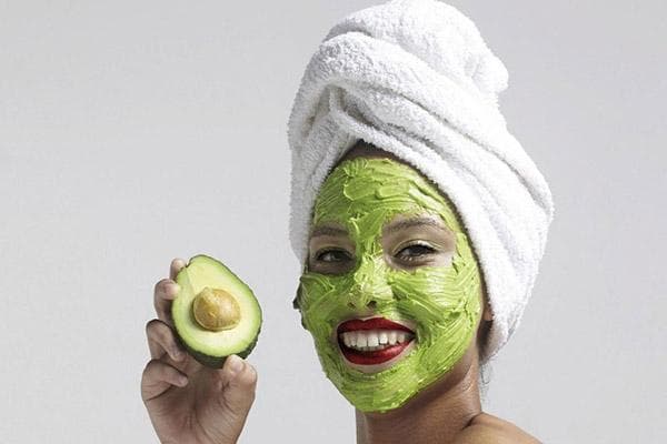 Masque visage à l'avocat