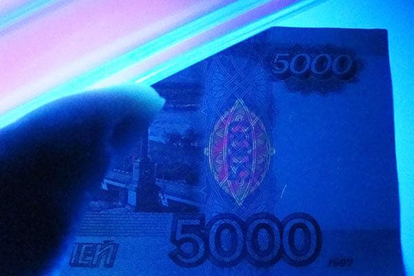 Désinfection des billets à la lumière ultraviolette