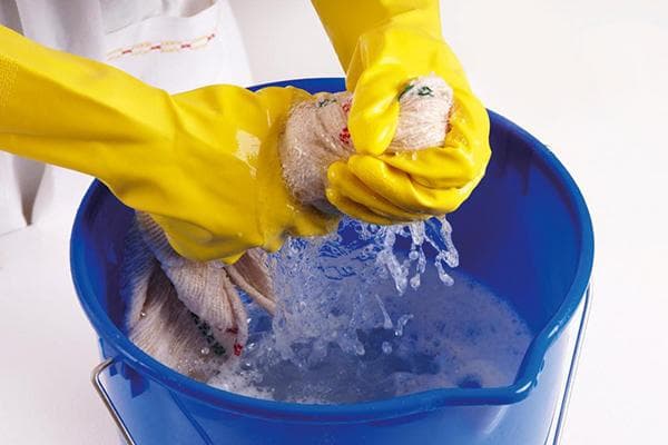 Solution javellisante pour désinfecter les surfaces de la maison