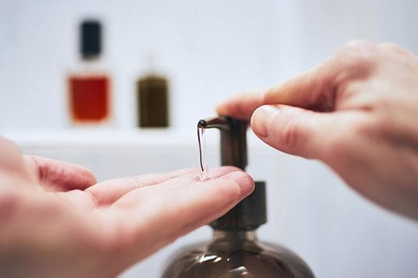 Utiliser du savon liquide