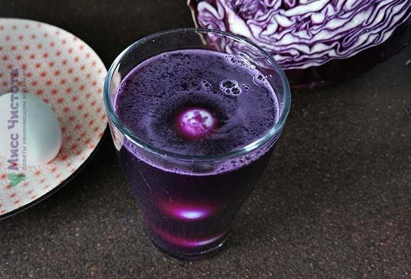Colorer les œufs avec du jus de chou