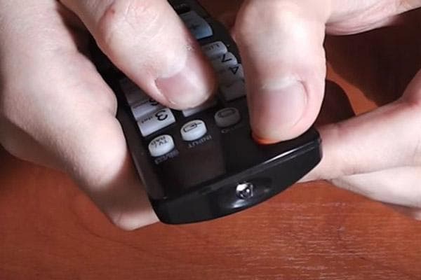 Appuyer sur un bouton de la télécommande